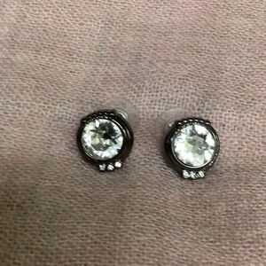 Silapda crystal post earrings new